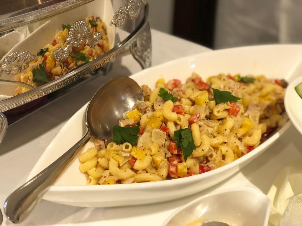 ホテルの敷地内または近くでの食事または食べ物