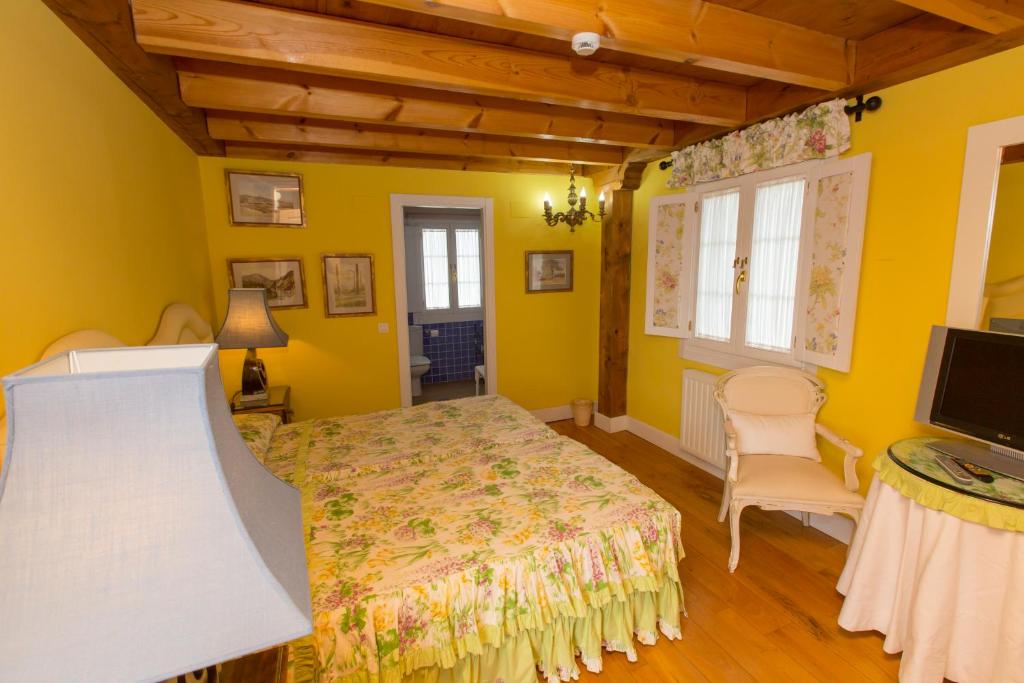 TV a/nebo společenská místnost v ubytování Hotel Rural Casa Xusto