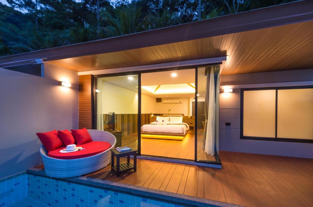Bazén v ubytování Cher​mantra​ Aonang​ Resort & Pool​ Suite nebo v jeho okolí