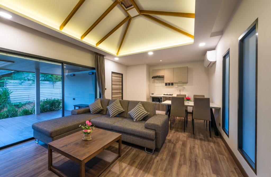 Posezení v ubytování Cher​mantra​ Aonang​ Resort & Pool​ Suite