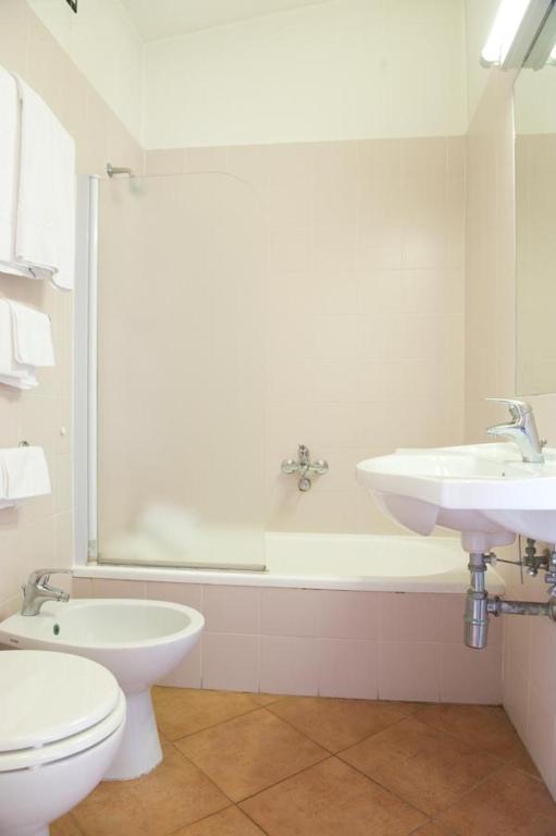 Koupelna v ubytování AutoHotel