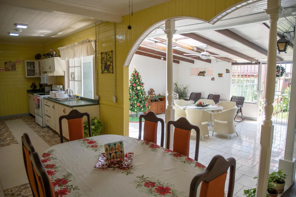 Restaurace v ubytování Alice y Juancito Boutique Hotel