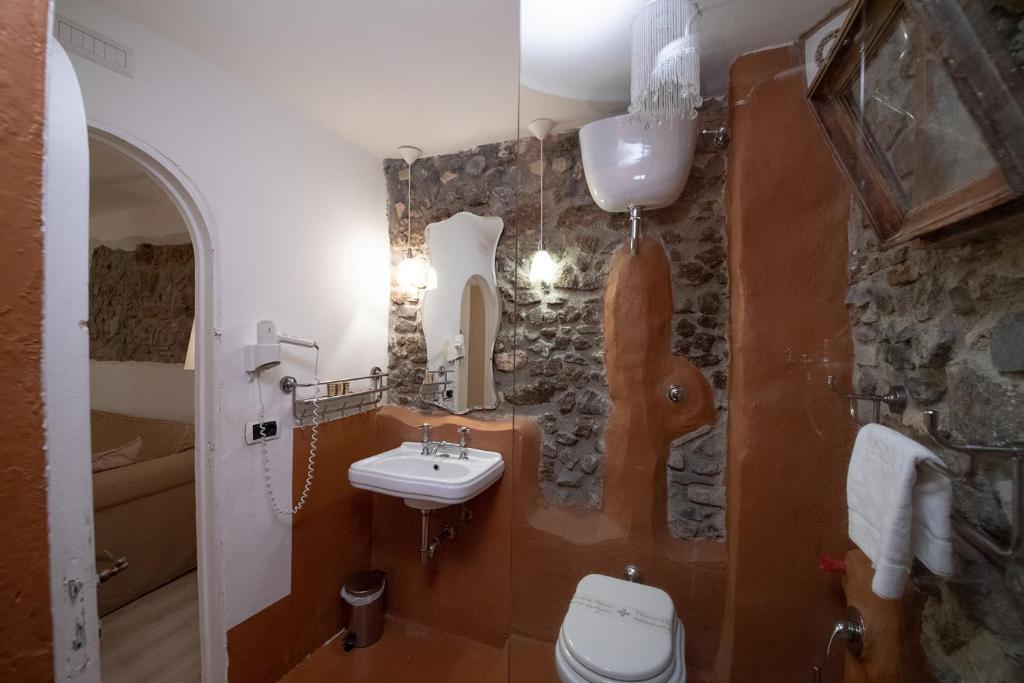 Koupelna v ubytování Hotel Borgo Vistalago