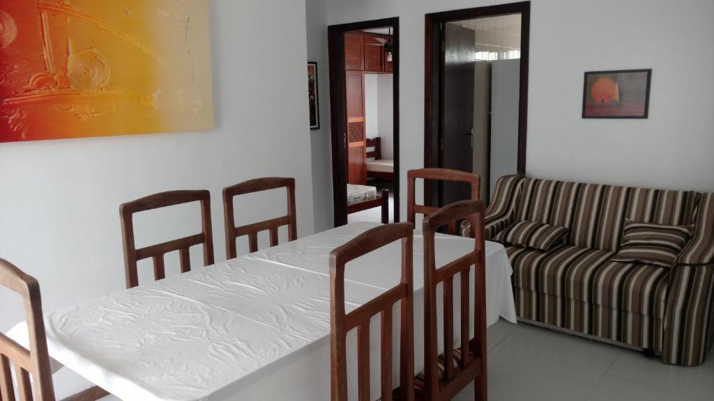  APTO ESPETACULAR a 50 m do Mar e com Piscinas MARAVILHOSAS