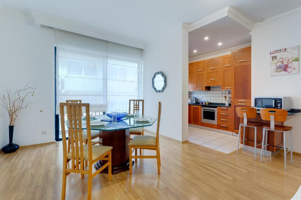 a kitchen and dining room with a table and chairs at Central Apartment in St Julian's, Perfect for Families in St. Julianʼs