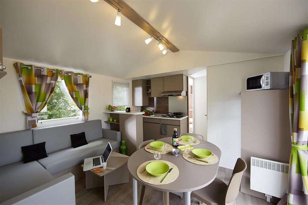 Kuchyň nebo kuchyňský kout v ubytování Bungalow Vacances