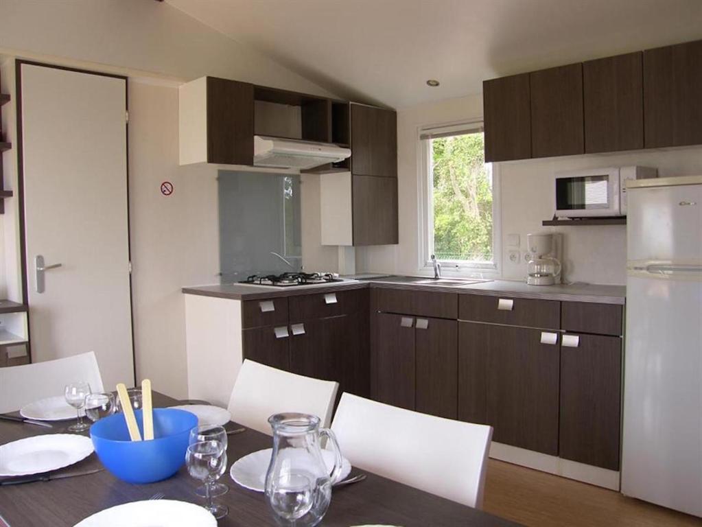 Kuchyň nebo kuchyňský kout v ubytování Bungalow Vacances