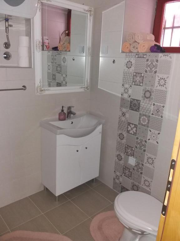 Koupelna v ubytování Apartments Vratnik