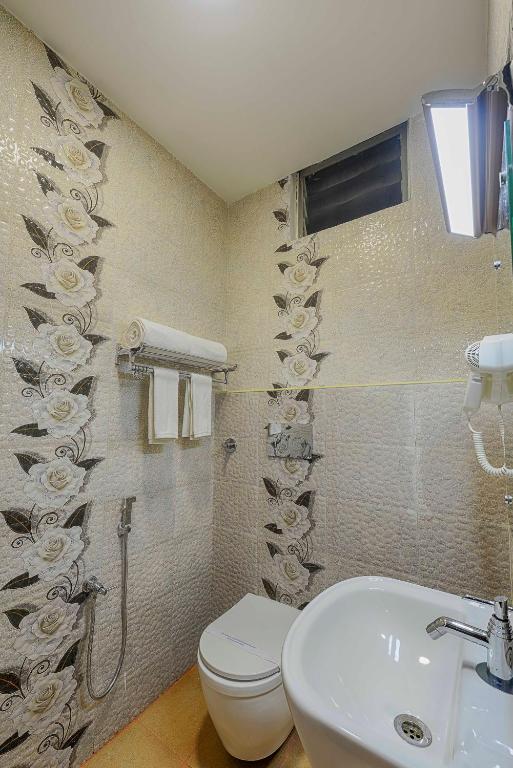 Koupelna v ubytování Hotel Ramraj Regency
