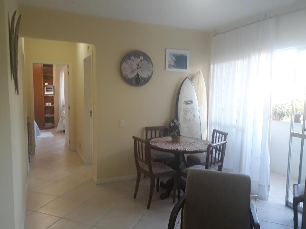 Apartamento amplo, arejado e com ótima localização - Two-Bedroom Apartment