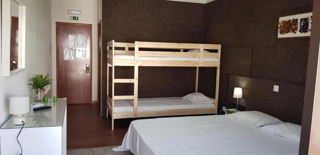 Postel nebo postele na pokoji v ubytování Residencial Dom Manuel