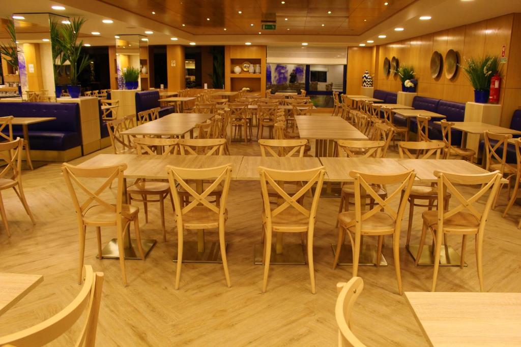 Um restaurante ou outro lugar para comer em Alambique - Hotel Resort & Spa