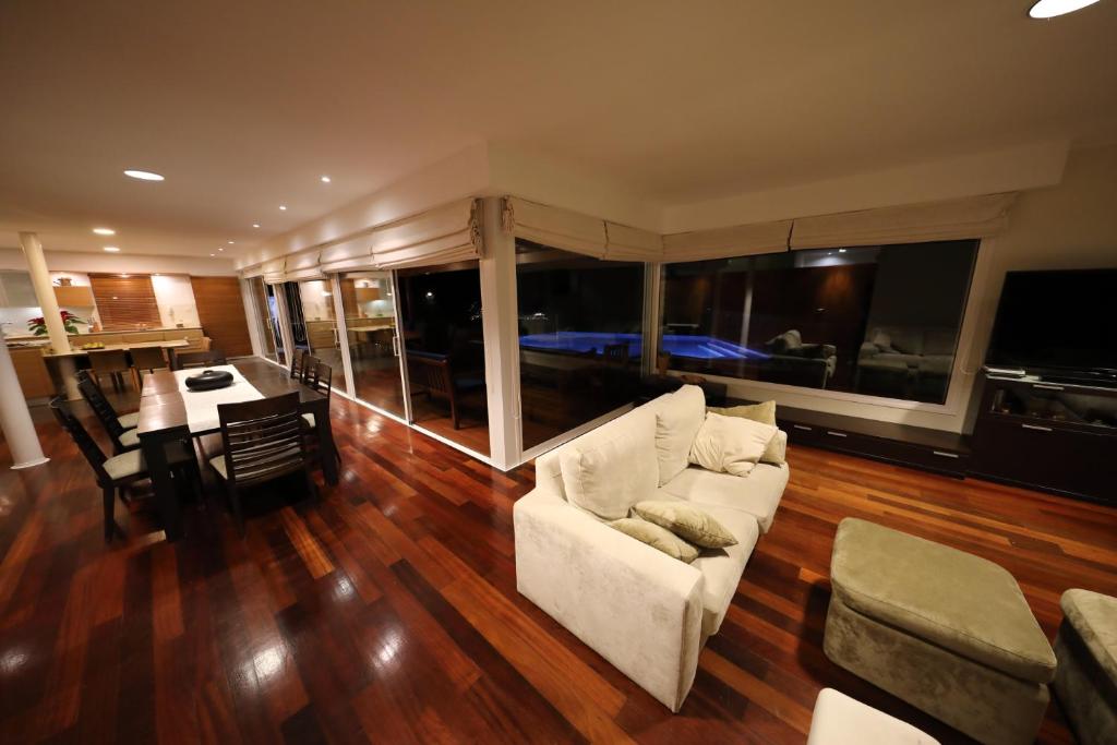 Posedenie v ubytovaní Villa OCEAN Infinity heated pool optional