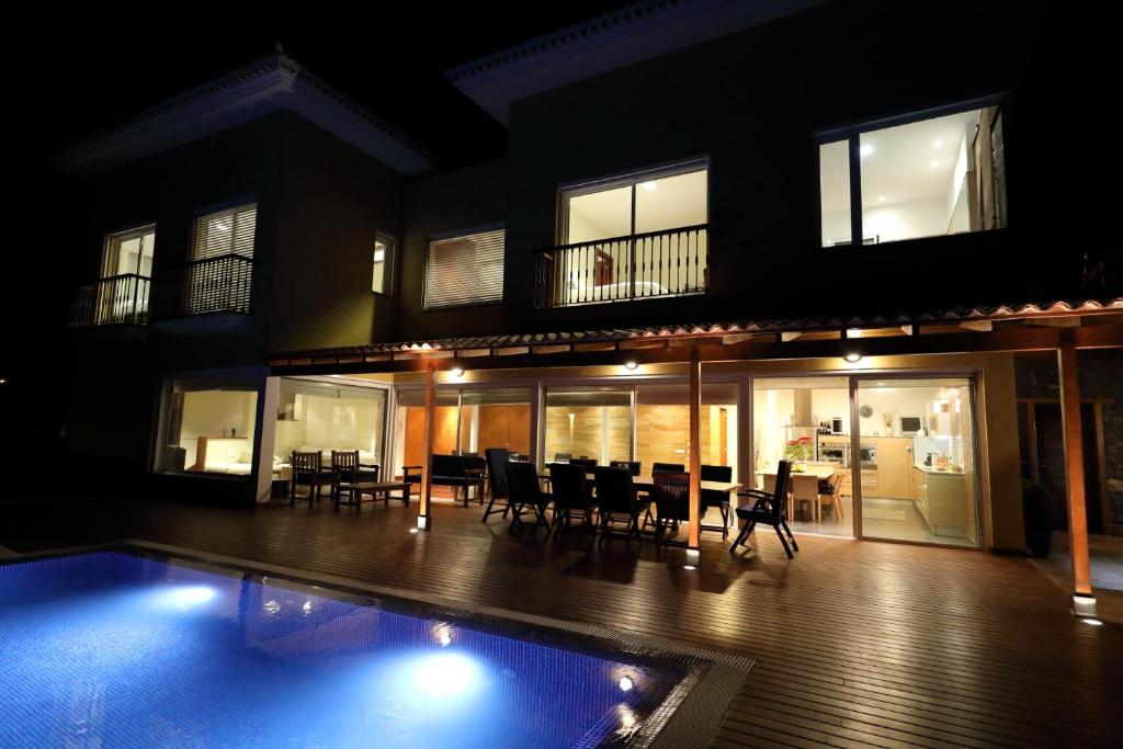 Bazén v ubytovaní Villa OCEAN Infinity heated pool optional alebo v jeho blízkosti
