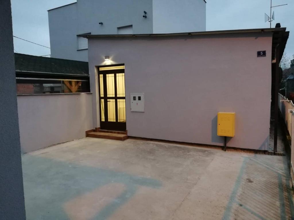 Budova, kde se apartmán nachází