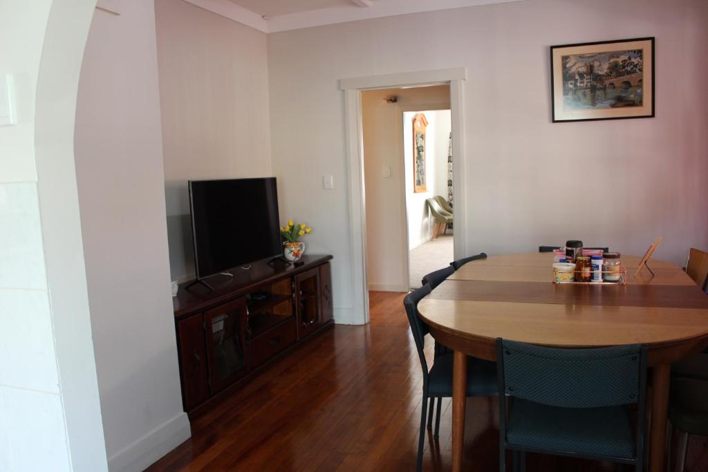TV a/nebo společenská místnost v ubytování Mini Homestay