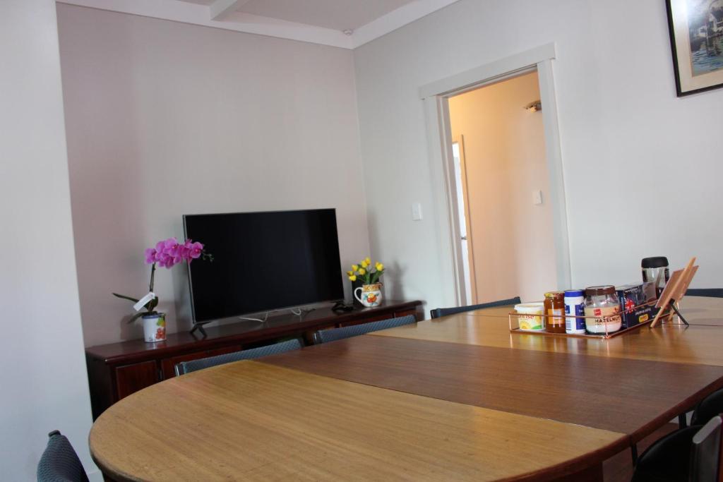 TV a/nebo společenská místnost v ubytování Mini Homestay