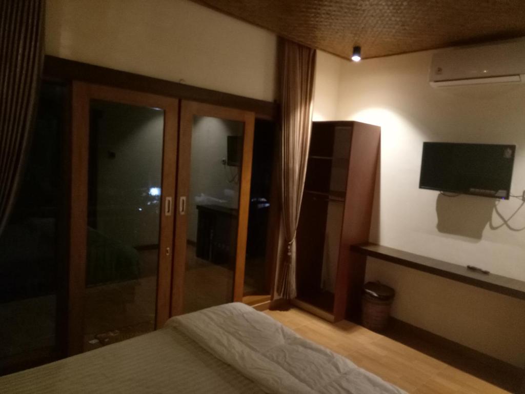 Postel nebo postele na pokoji v ubytování Indah Nusantara