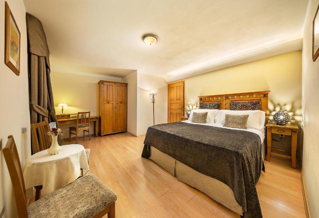 Castle View Apartments - 18