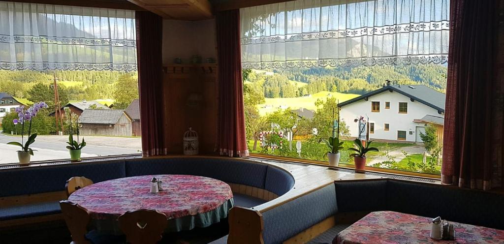 Posezení v ubytování Hotel Pension Sonnenuhr