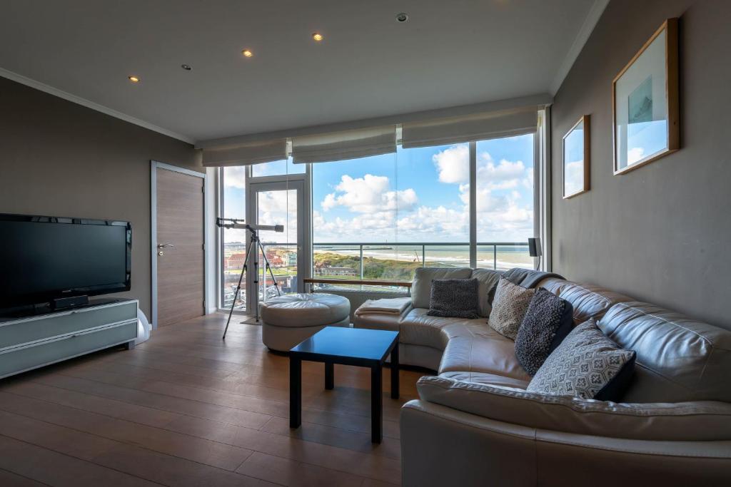 TV a/nebo společenská místnost v ubytování Panoramic & Modern apartment with sea view