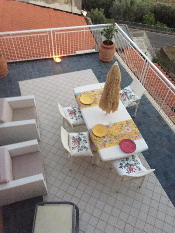 a table and chairs sitting on a patio at Le Stanze di Mamma Pia in Casal Velino