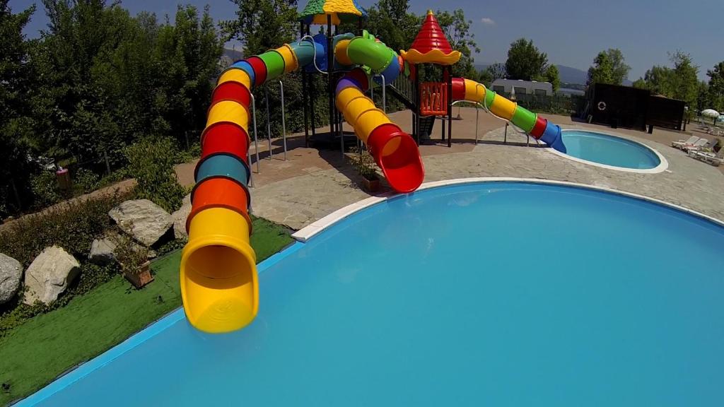 Bazen u ili blizu objekta Camping Class