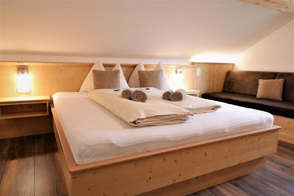 A bed or beds in a room at Appartements Umfahrer