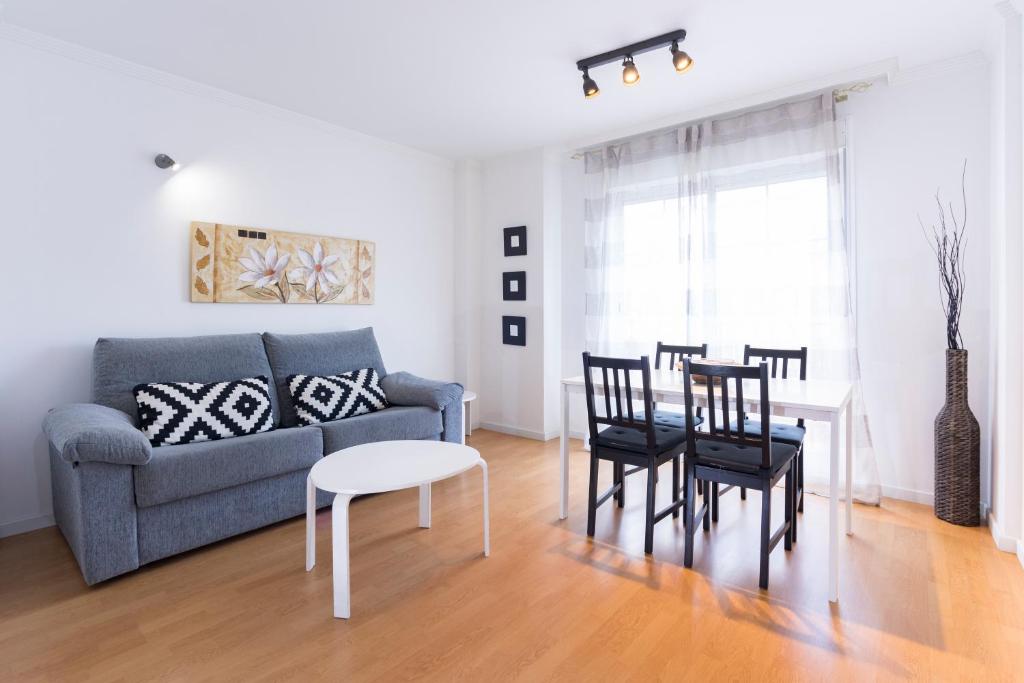 A seating area at Livemalaga Ventura & Parking