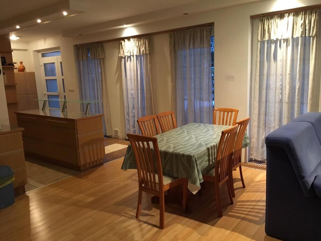 Posedenie v ubytovaní Mary Apartmanház Hévíz