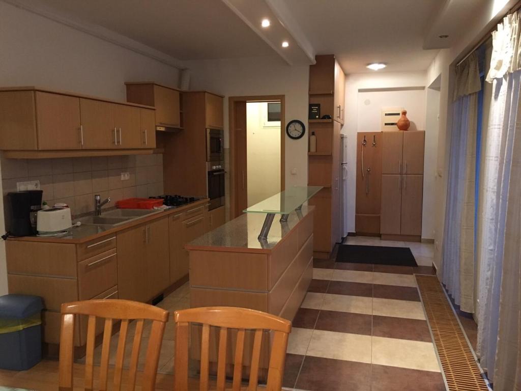Kuchyňa alebo kuchynka v ubytovaní Mary Apartmanház Hévíz