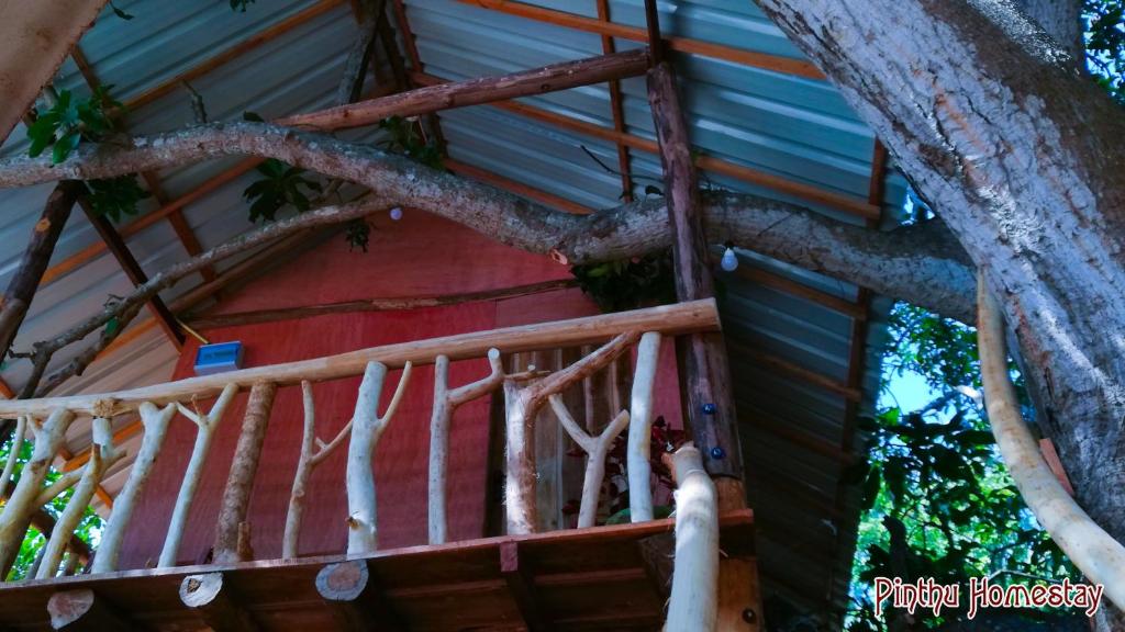 Balkón nebo terasa v ubytování Pinthu Home Stay