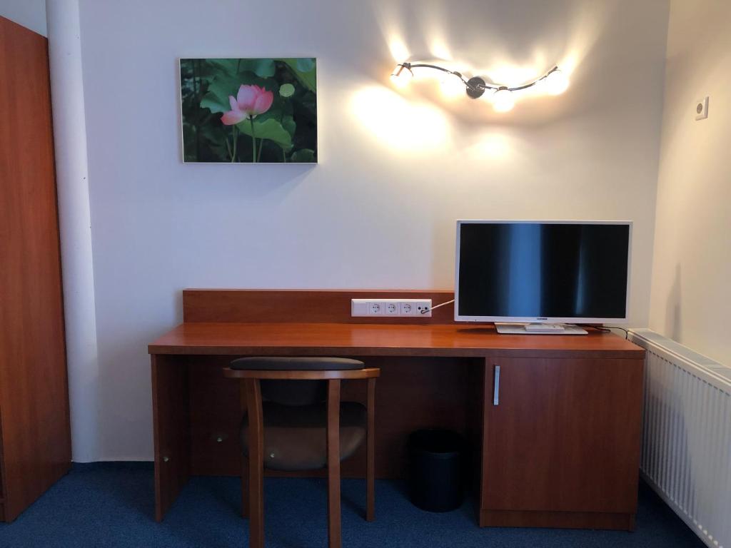 TV a/nebo společenská místnost v ubytování Hotel Mirabell
