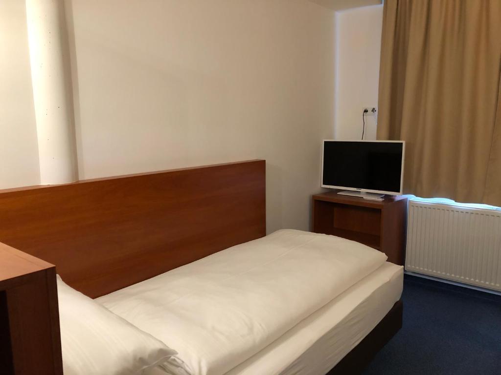 Postel nebo postele na pokoji v ubytování Hotel Mirabell