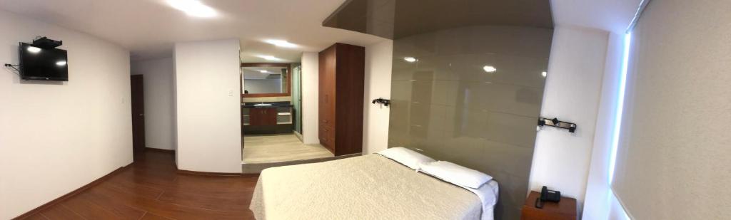 Postel nebo postele na pokoji v ubytování Hotel Bacastell