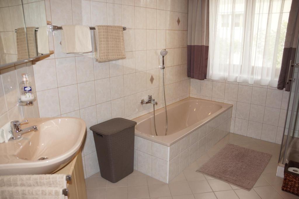 Koupelna v ubytování Haus Juen