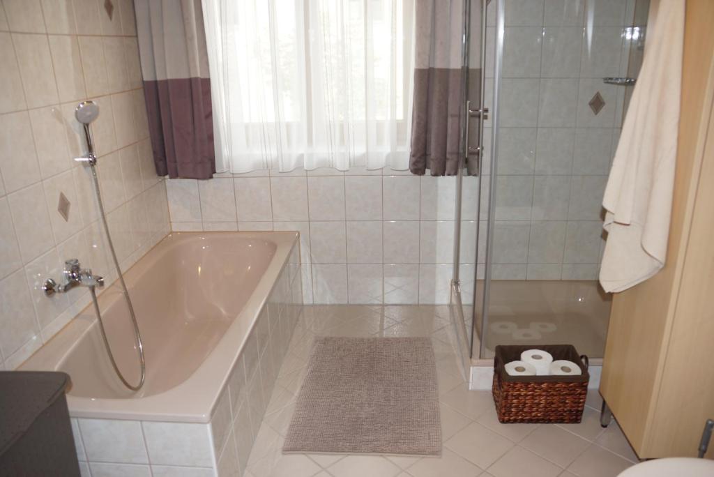 Koupelna v ubytování Haus Juen