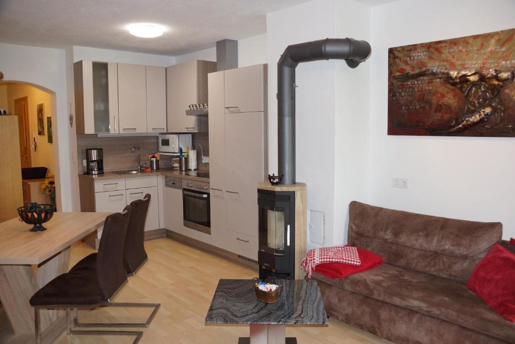 Kuchyň nebo kuchyňský kout v ubytování Haus Juen