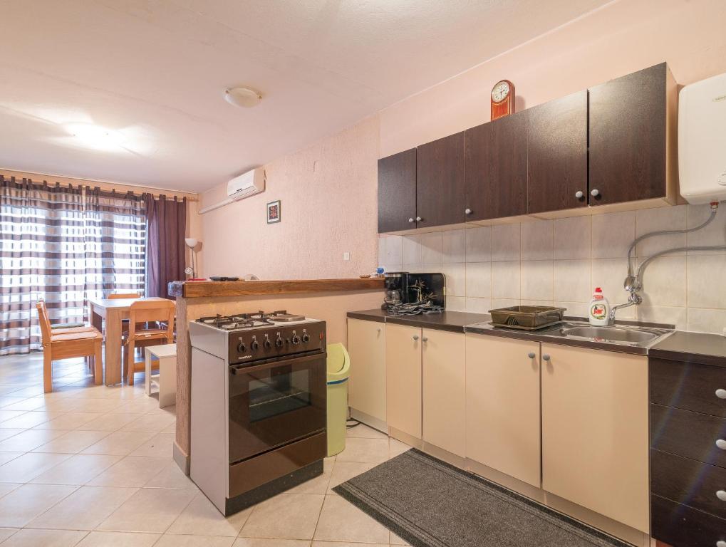 Kuchnia lub aneks kuchenny w obiekcie Apartments Domi