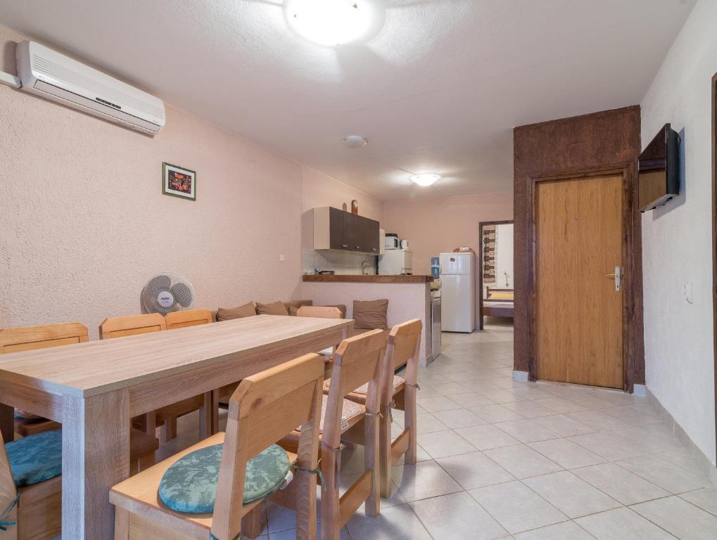 Kuchnia lub aneks kuchenny w obiekcie Apartments Domi