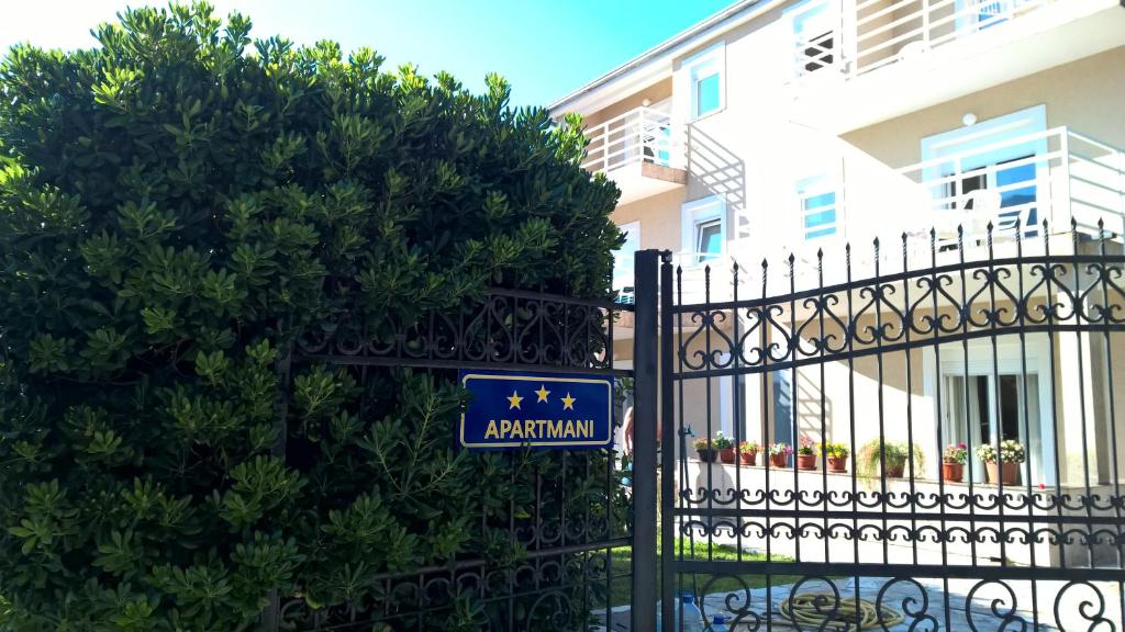 Sertifikat, nagrada, logo ili drugi dokument prikazan u objektu Apartments Dani
