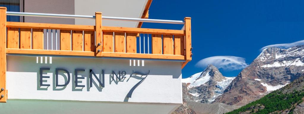 Nespecifikovaný výhled na hory nebo výhled na hory při pohledu z hotelu