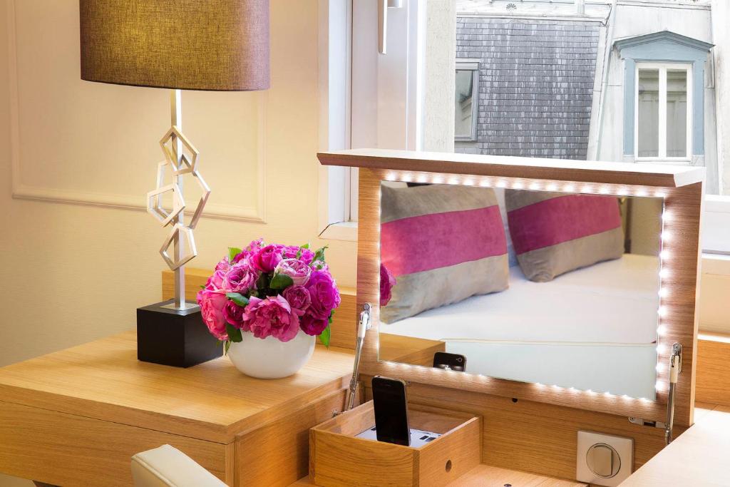 Hôtel Galileo Champs Elysées - Resim 10