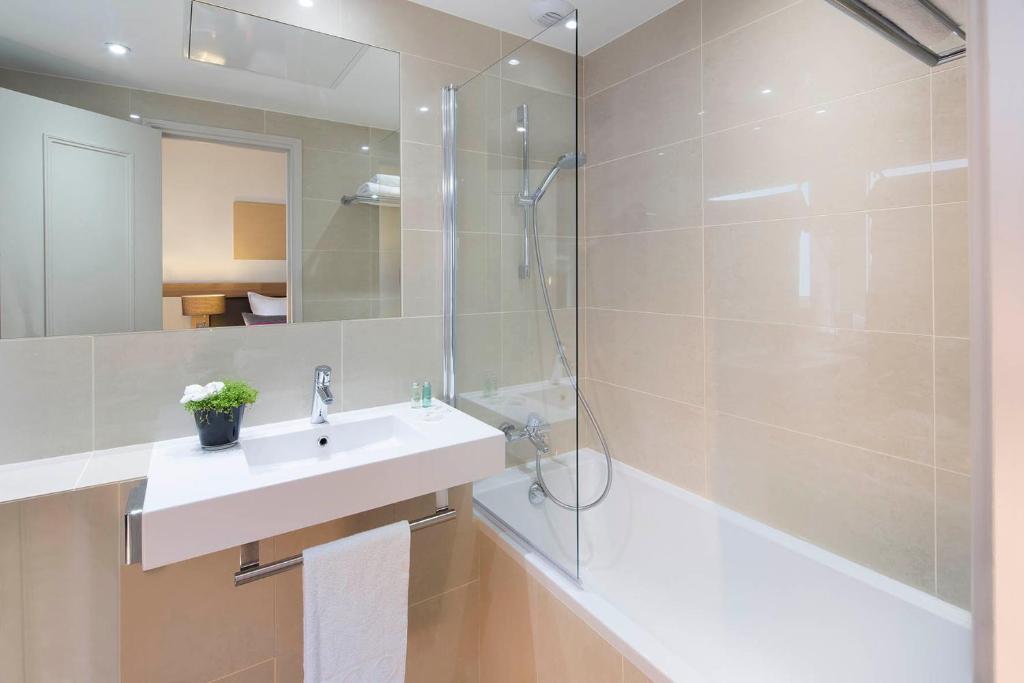 Hôtel Galileo Champs Elysées - Resim 16