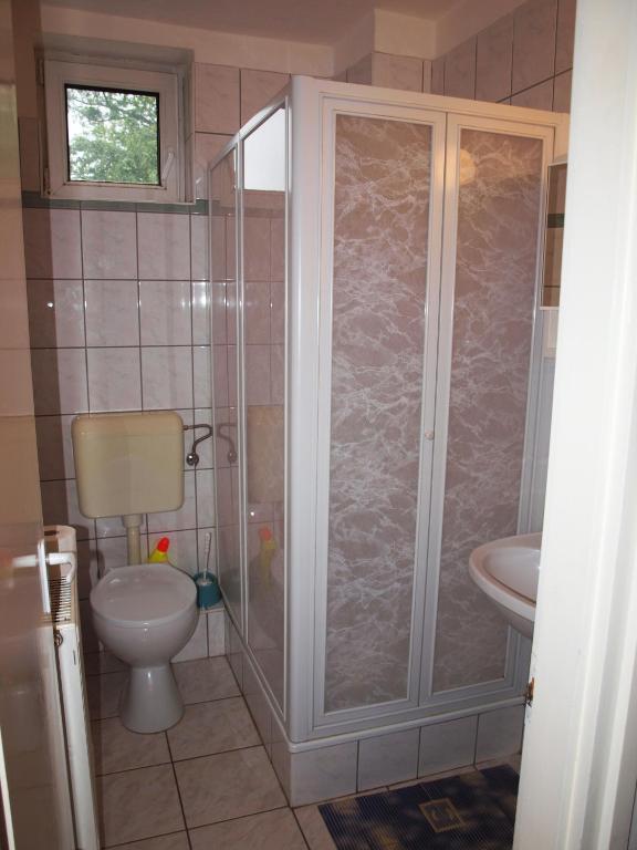 Koupelna v ubytování Újsziget Vendégház