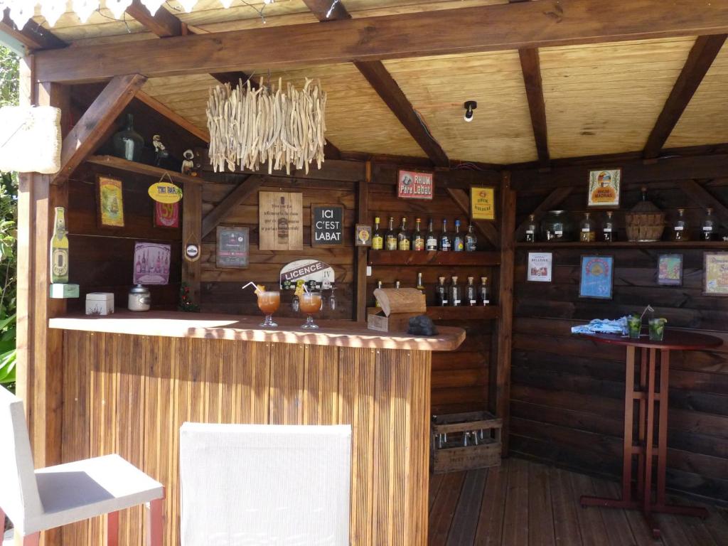Lounge nebo bar v ubytování BUNGALOW La Tortue Bleue