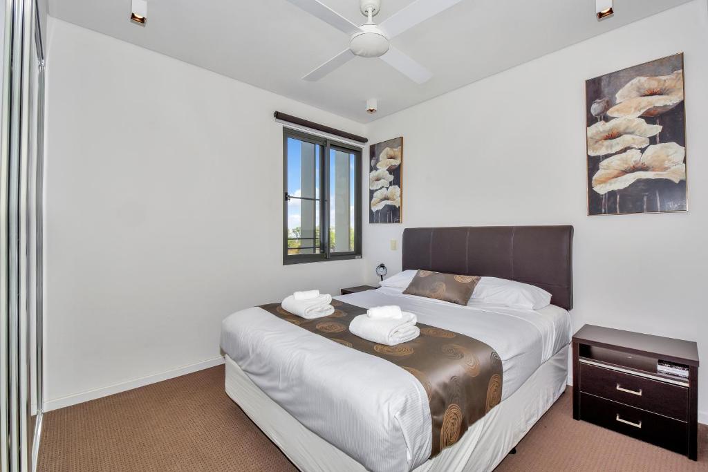 Postel nebo postele na pokoji v ubytování Darwin Waterfront Short Stay Apartments