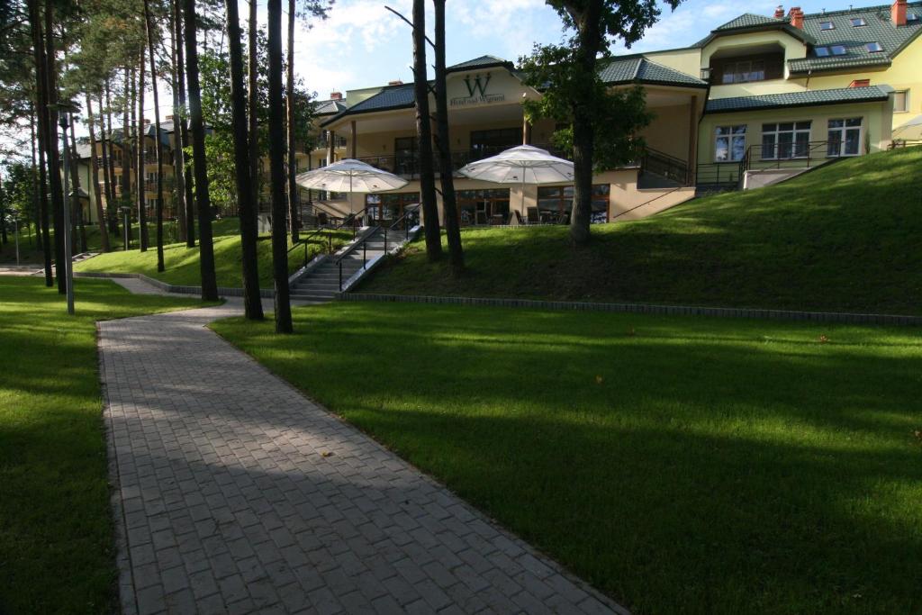 Aed väljaspool majutusasutust Hotel nad Wigrami