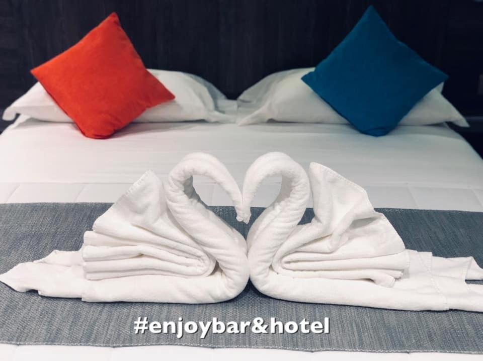 Postel nebo postele na pokoji v ubytování Hotel Enjoy