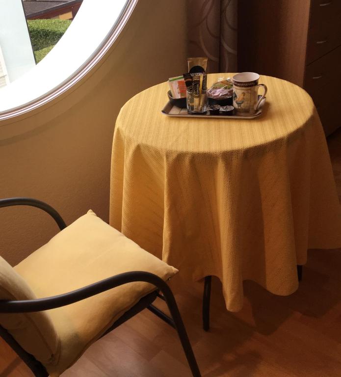Queen Guest Room - Double Room With Lake View